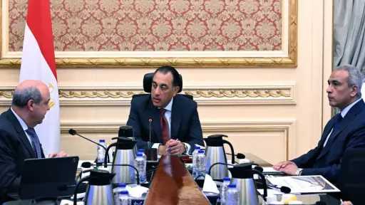 رئيس الوزراء يستعرض الموقف التنفيذي لمشروع مبني الركاب... رئيس الوزراء يستعرض الموقف التنفيذي لمشروع مبني الركاب 4 بمطار القاهرة الدولي