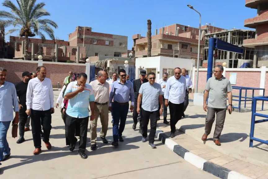 محافظ القليوبية يتفقد محطتي رفع الصرف الصحي بنوب طحا والكوم الأحمر ضمن مشروعات حياة كريمة