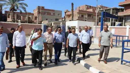 محافظ القليوبية يتفقد محطتي رفع الصرف الصحي بنوب طحا والكوم الأحمر ضمن مشروعات حياة كريمة