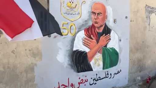 رسم جدارية لـ حسام حسن في غزة رسم جدارية لـ حسام حسن في غزة