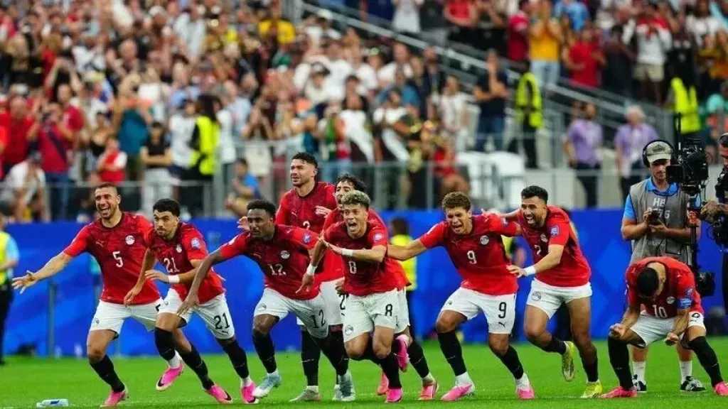 ربيع ياسين: تكريم الرئيس أكبر مكافأة للاعبي منتخب مصر.. وعلينا البناء على إنجاز دور الـ16