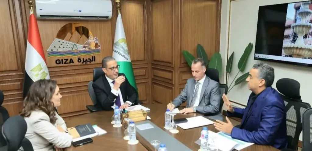 محافظ الجيزة يتابع حملات إزالة التعديات بسوق العامل الأول في حي إمبابة