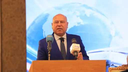 وزير النقل: مصر تشرع في تشغيل 8 ممرات... وزير النقل: مصر تشرع في تشغيل 8 ممرات لوجستية دولية وتدشين ممري ”التجارة العربي”