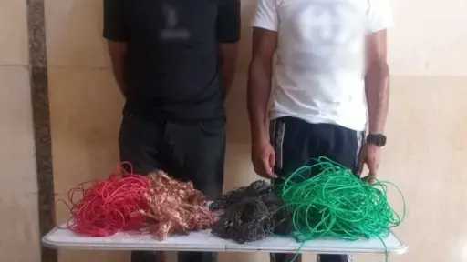 ضبط لص أسلاك كهربائية بعد فضحه بفيديو على... ضبط لص أسلاك كهربائية بعد فضحه بفيديو على السوشيال ميديا ببورسعيد