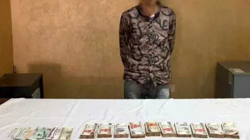 القبض على سائق يدير صفحة لبيع المخدرات عبر... القبض على سائق يدير صفحة لبيع المخدرات عبر مواقع التواصل الاجتماعي في الجيزة