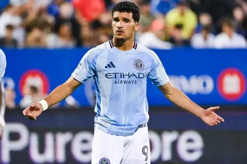 الأهلي يجدد محاولاته لضم مهاجم دينامو زغرب الجزائري منصف بقرار