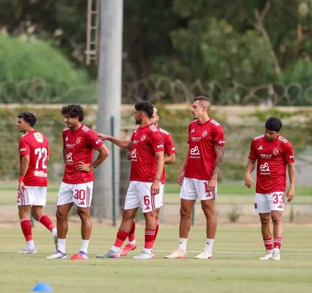 كواليس استخراج عمر الساعي ولاعبي الأهلي تأشيرة إسبانيا.. اعرف السبب