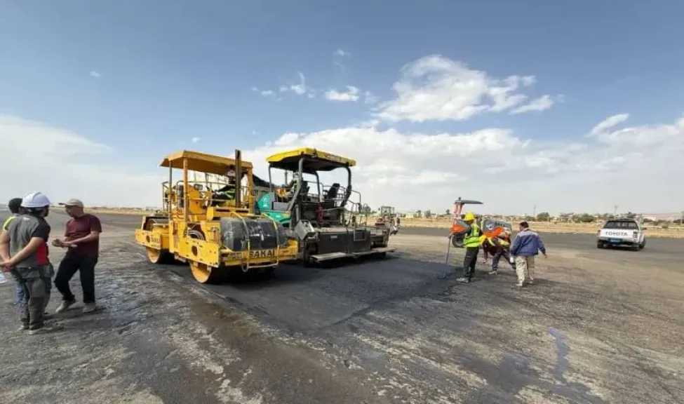 الحوثي: نعمل على إعادة تأهيل مطار صنعاء ونتمسك باستمرار الرحلات