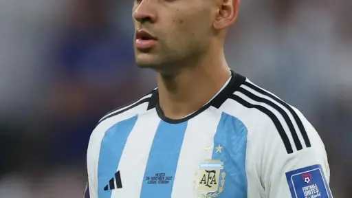 روميرو يرد على انتقادات جاري نيفيل بعد تأهل... روميرو يرد على انتقادات جاري نيفيل بعد تأهل الأرجنتين للنهائي: «لن أكون بهذا الغباء عندما أعتزل»