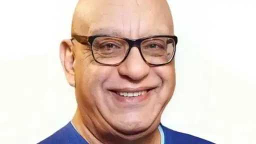 بعد 34 عامًا على عرضه.. خيري بشارة يطالب... بعد 34 عامًا على عرضه.. خيري بشارة يطالب بحقوق الأداء العلني لفيلم «آيس كريم في جليم»