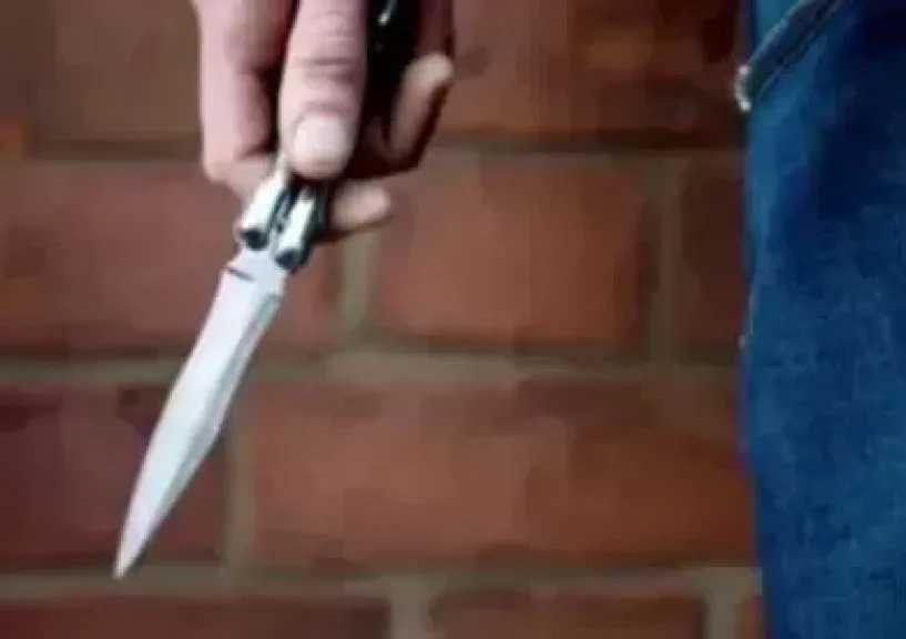 إصابة شاب بجرح طعني بالظهر خلال مشاجرة بالدقهلية