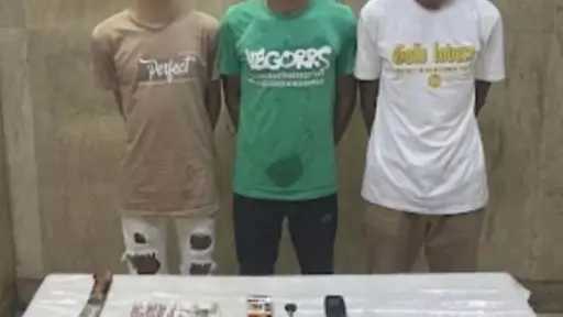 حبس 3 متهمين بالاتجار في المخدرات بحلوان بعد... حبس 3 متهمين بالاتجار في المخدرات بحلوان بعد ضبطهم عقب تداول فيديو على مواقع التواصل