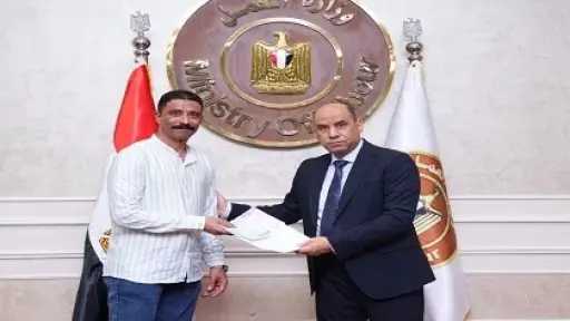 وزير العمل يُسلّم عقود عمل جديدة لفنيي الصيانة... وزير العمل يُسلّم عقود عمل جديدة لفنيي الصيانة الميكانيكية والكهربائية للعمل في شركات لبنانية