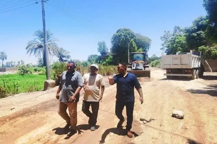 رئيس مركز ومدينة أرمنت يتابع ميدانياً حملات النظافة