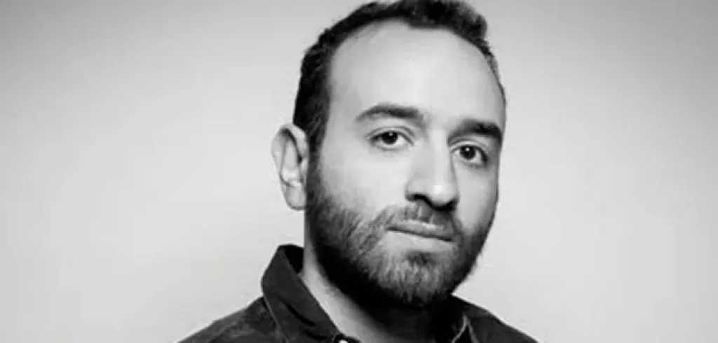 عمرو سلامة ينعى والد زوجته ويعلن تفاصيل تشييع الجثمان