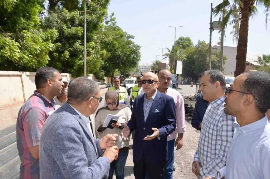 محافظ الأقصر يتفقد مشروعات تطوير البنية التحتية بمدينة الأقصر