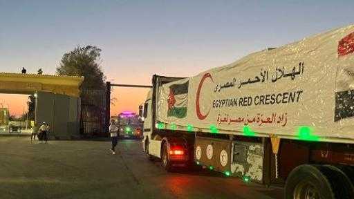 الهلال الأحمر المصري يطلق قافلة زاد العزة من مصر إلى غزة رقم 239 محملة بأطنان من المساعدات الإنسانية