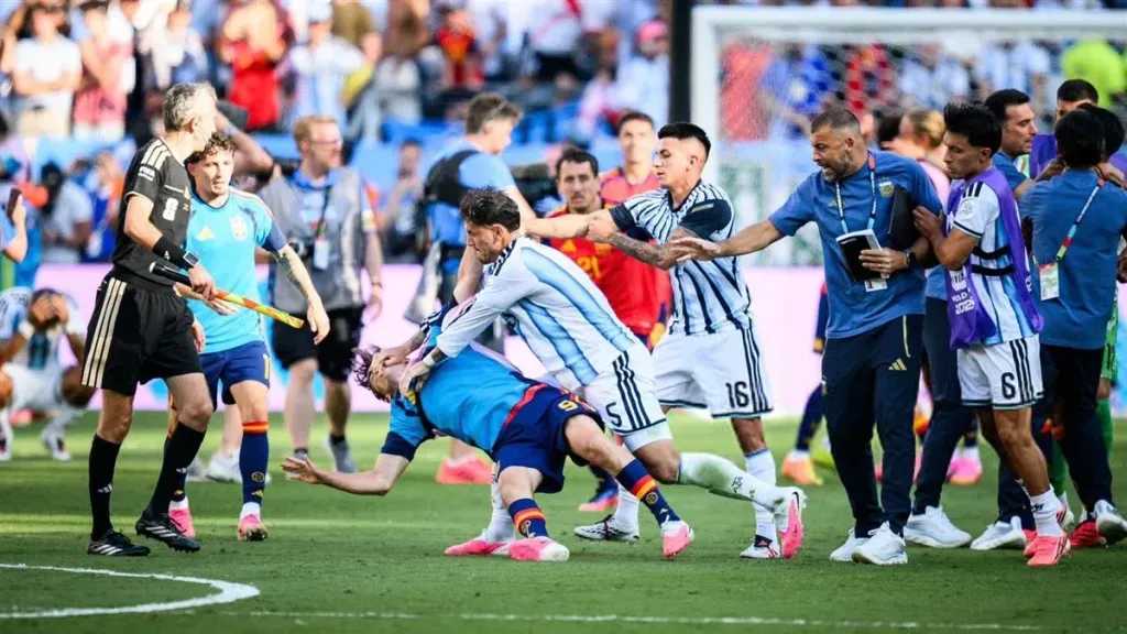 إبراهيموفيتش يفتح النار بعد واقعة باريديس في نهائي كأس العالم.. ”لو كنت موجودًا لتدخلت”