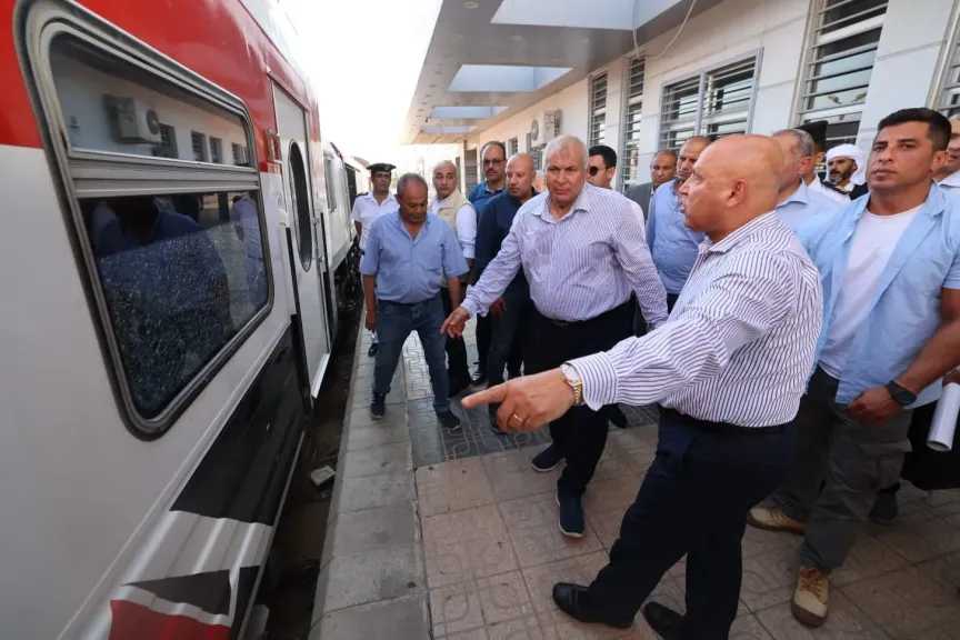 وزير النقل يتفقد محطة السكة الحديد ومحطة اتوبيسات غرب ووسط الدلتا للنقل والسياحة بمطروح