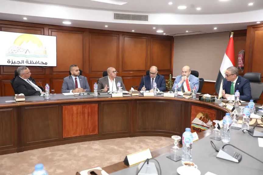محافظ الجيزة يبحث مع نواب السادس من أكتوبر والشيخ زايد والواحات البحرية احتياجات المواطنين