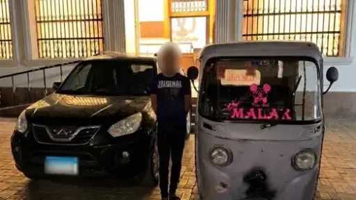 قصة اصطدام متعمد.. ضبط سائق توك توك بعد... قصة اصطدام متعمد.. ضبط سائق توك توك بعد مشادة مع سيدة في الإسكندرية
