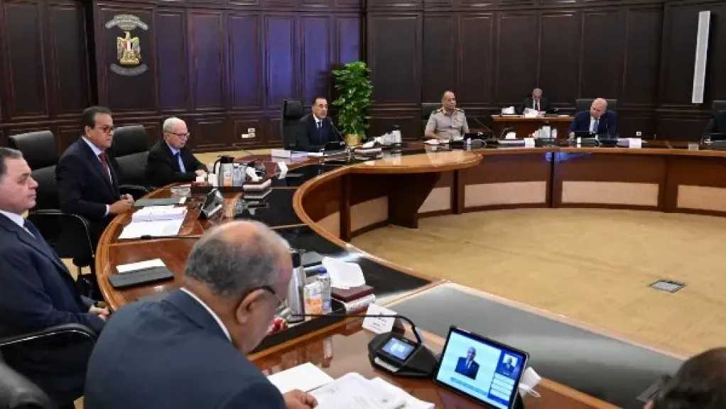 رئيس الوزراء: توجيهات رئاسية بزيادة المخزون الاستراتيجي من المواد البترولية والسلع الاستراتيجية