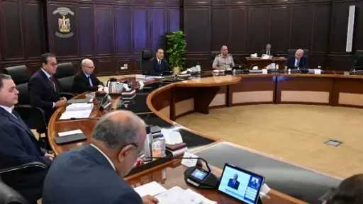 رئيس الوزراء: توجيهات رئاسية بزيادة المخزون الاستراتيجي من... رئيس الوزراء: توجيهات رئاسية بزيادة المخزون الاستراتيجي من المواد البترولية والسلع الاستراتيجية