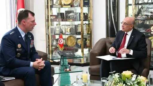 قائد أفريكوم يبحث مع وزير الدفاع التونسي تعزيز... قائد أفريكوم يبحث مع وزير الدفاع التونسي تعزيز التعاون العسكري