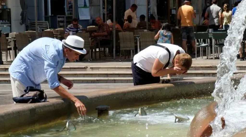 مسئولون صحيون: فرنسا شهدت 5700 حالة وفاة أكثر من المعتاد خلال موجة الحر في يونيو