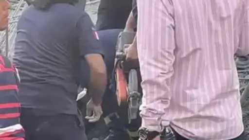 مصرع عاملين إثر انهيار سور تحت الإنشاء بالعاشر... مصرع عاملين إثر انهيار سور تحت الإنشاء بالعاشر من رمضان.. والنيابة تحقق في الواقعة