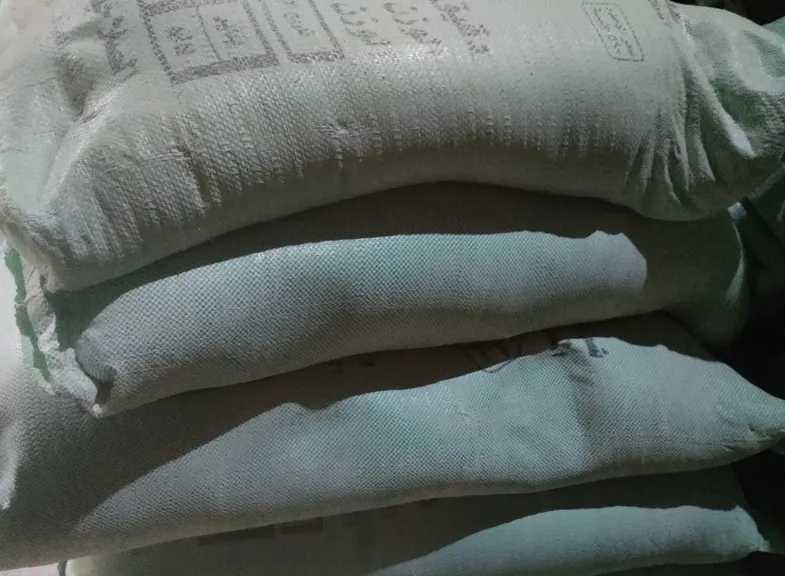 محافظ أسيوط: ضبط دقيق بلدي مدعم قبل بيعه بالسوق السوداء وتحرير 96 محضرًا خلال حملات تموينية