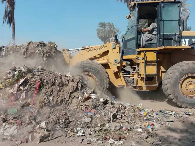 محافظ أسيوط: رفع 179 طنًا من المخلفات والتراكمات بمركز صدفا..ومستمرون في تنفيذ الحملات للارتقاء بالمظهر الجمالي