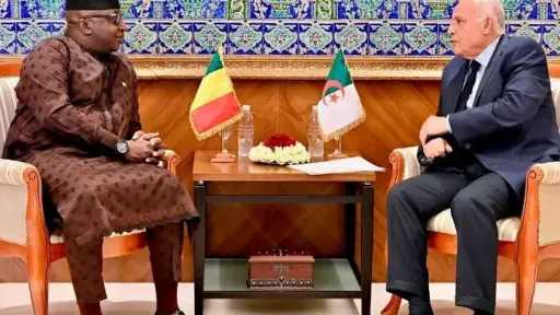 وزير خارجية الجزائر يستقبل سفير مالي وزير خارجية الجزائر يستقبل سفير مالي