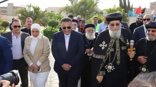 محافظ القليوبية يستقبل قداسة البابا تواضروس الثاني خلال... محافظ القليوبية يستقبل قداسة البابا تواضروس الثاني خلال افتتاح مجمع مباني خدمات ”أغصان الزيتون”
