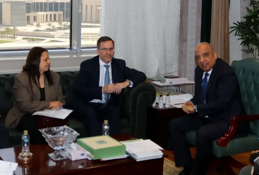 وزير الكهرباء خلال اللقاء