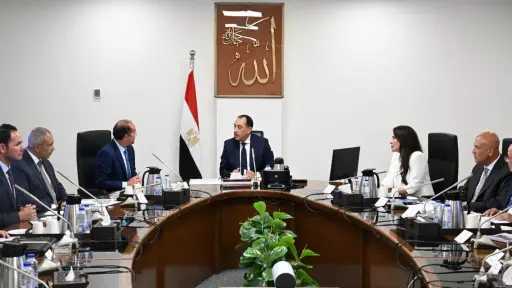 رئيس الوزراء يُتابع ملف تشغيل وصيانة محطات معالجة الصرف الصحي