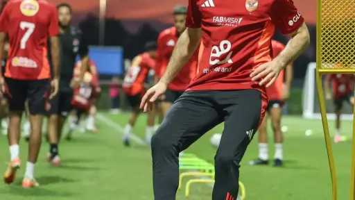 والد عمر كمال يحسم موقف نجله من الاستمرار مع الأهلي قبل الموسم الجديد