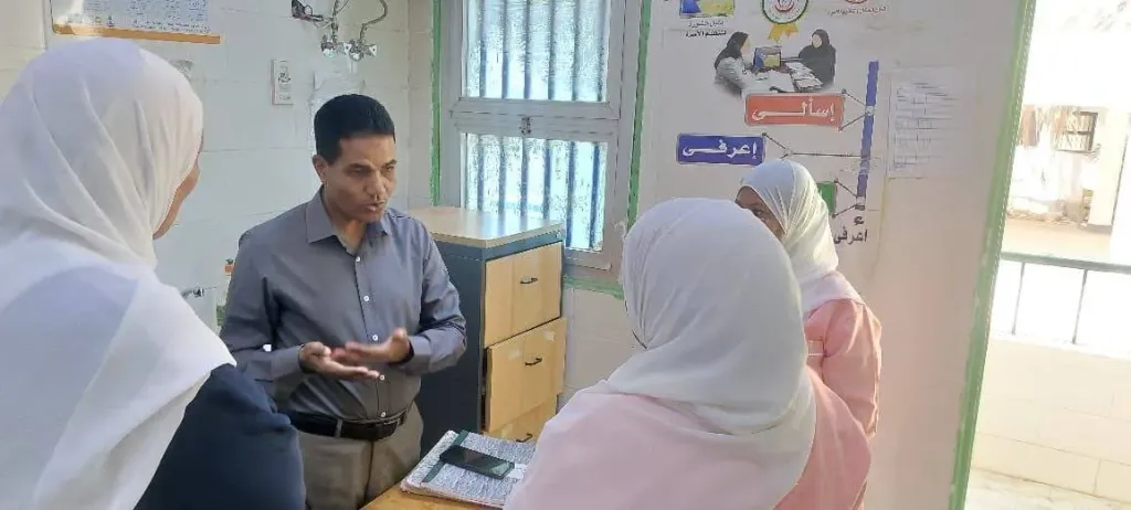 حانب من جولة وكيل صحة الأقصر