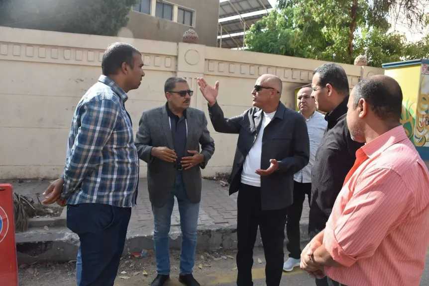 محافظ الأقصر يتابع أعمال تطوير البنية التحتية بشارع خالد بن الوليد
