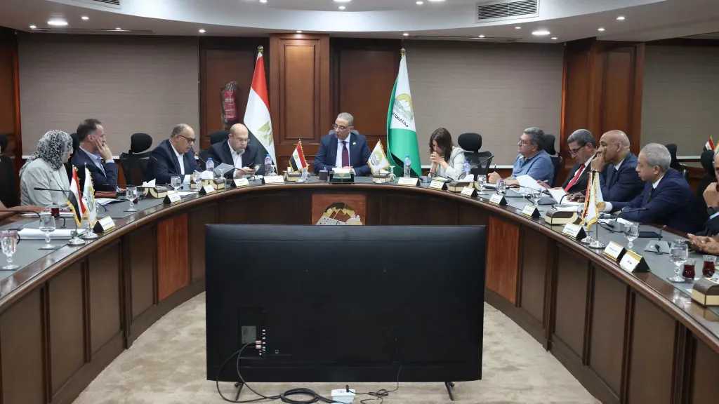 محافظ الجيزة يعقد اجتماعًا موسعًا لمتابعة مستجدات ملف التقنين وتسريع معدلات الإنجاز