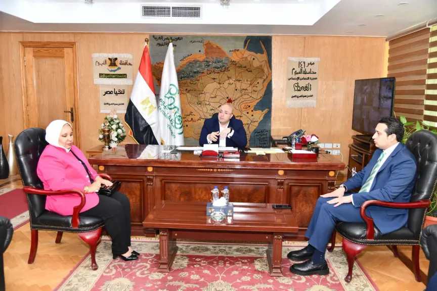 محافظ الفيوم يبحث مع الاتحاد الإقليمي للمؤسسات والجمعيات الأهلية سبل تعزيز التعاون المشترك