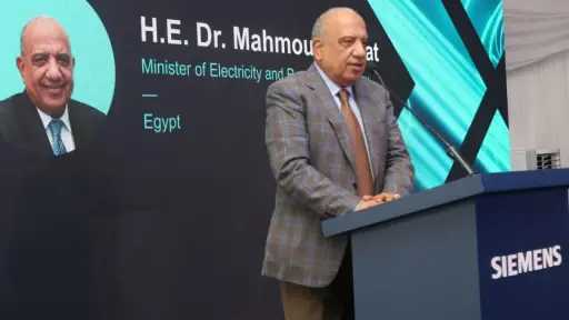 وزير الكهرباء يشهد افتتاح مصنع لإنتاج المكونات الكهربائية وحلول البنية التحتية