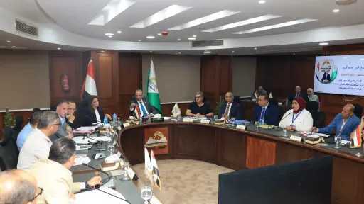 محافظ الجيزة يعقد اللقاء الأسبوعي لبحث شكاوى المواطنين ويوجه بسرعة الاستجابة لمطالبهم