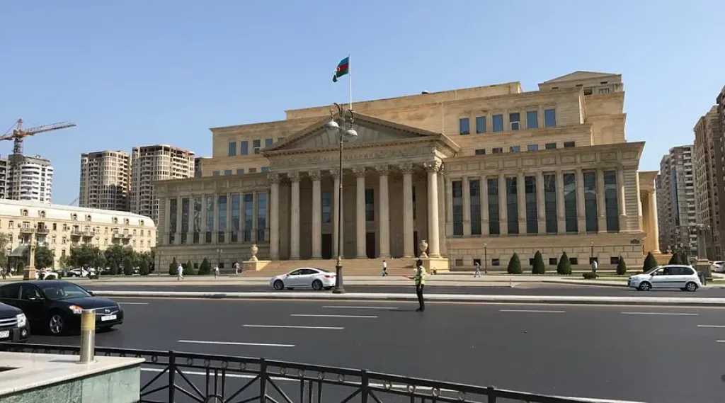 أذربيجان: محكمة تدين 9 صحفيين ونشطاء في قضية اعتبرت هجوما على حرية الإعلام