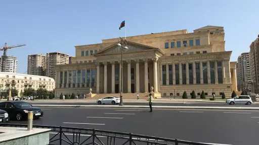 أذربيجان: محكمة تدين 9 صحفيين ونشطاء في قضية اعتبرت هجوما على حرية الإعلام