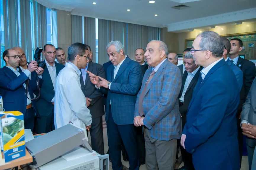 وزير الإنتاج الحربي يستقبل وزير الكهرباء ومحافظ القليوبية في بنها للصناعات الإلكترونية