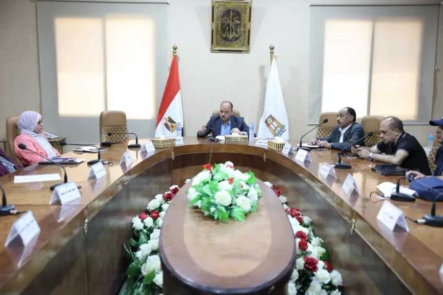 نائب محافظ الوادي الجديد يتابع الموقف التشغيلي للمشروعات الخدمية بقرى ”حياة كريمة” بالفرافرة