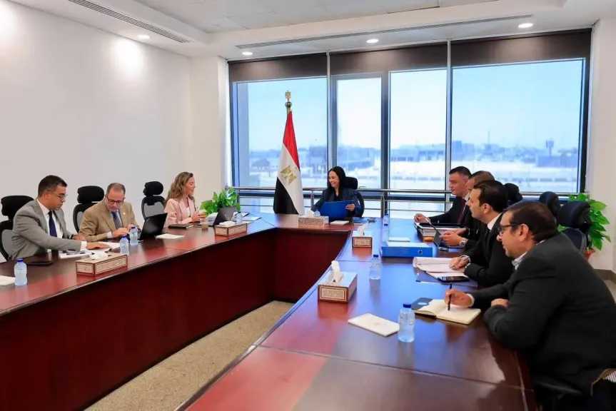 وزيرة التضامن توجه بتوفير منح دراسية بالجامعات لأوائل الثانوية العامة والأزهرية من ذوي الإعاقة