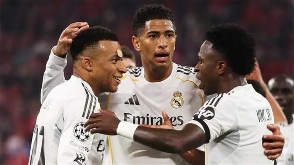 نجم ريال مدريد يُهدد بالرحيل عن الفريق.. ووالده يناقش مستقبله مع الإدارة