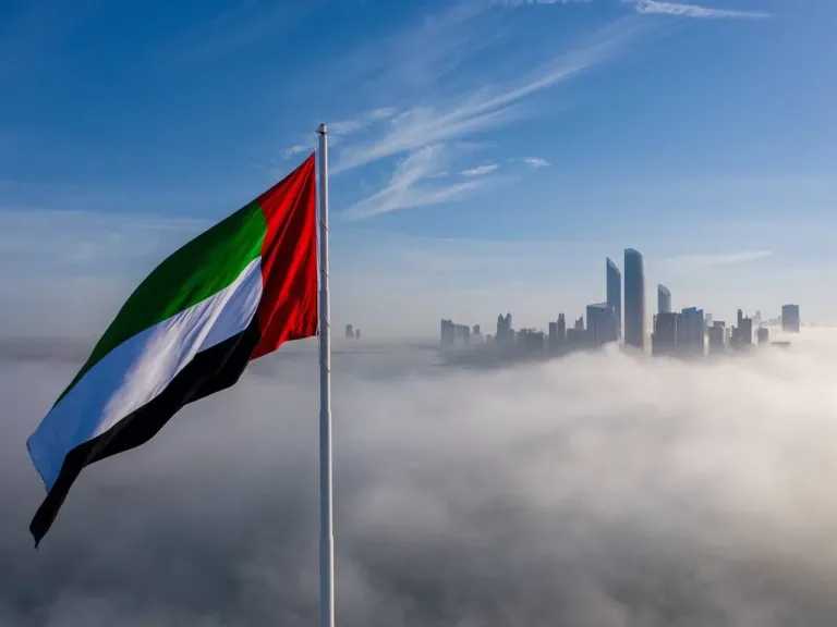 الإمارات تدين استهداف منشآت بترولية في السعودية وتؤكد تضامنها الكامل مع المملكة